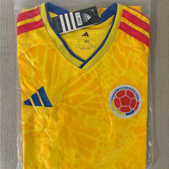 Adidas COLOMBIA 26 HOME SOCCER JERSEY (FAN) - Picture 2 of 7